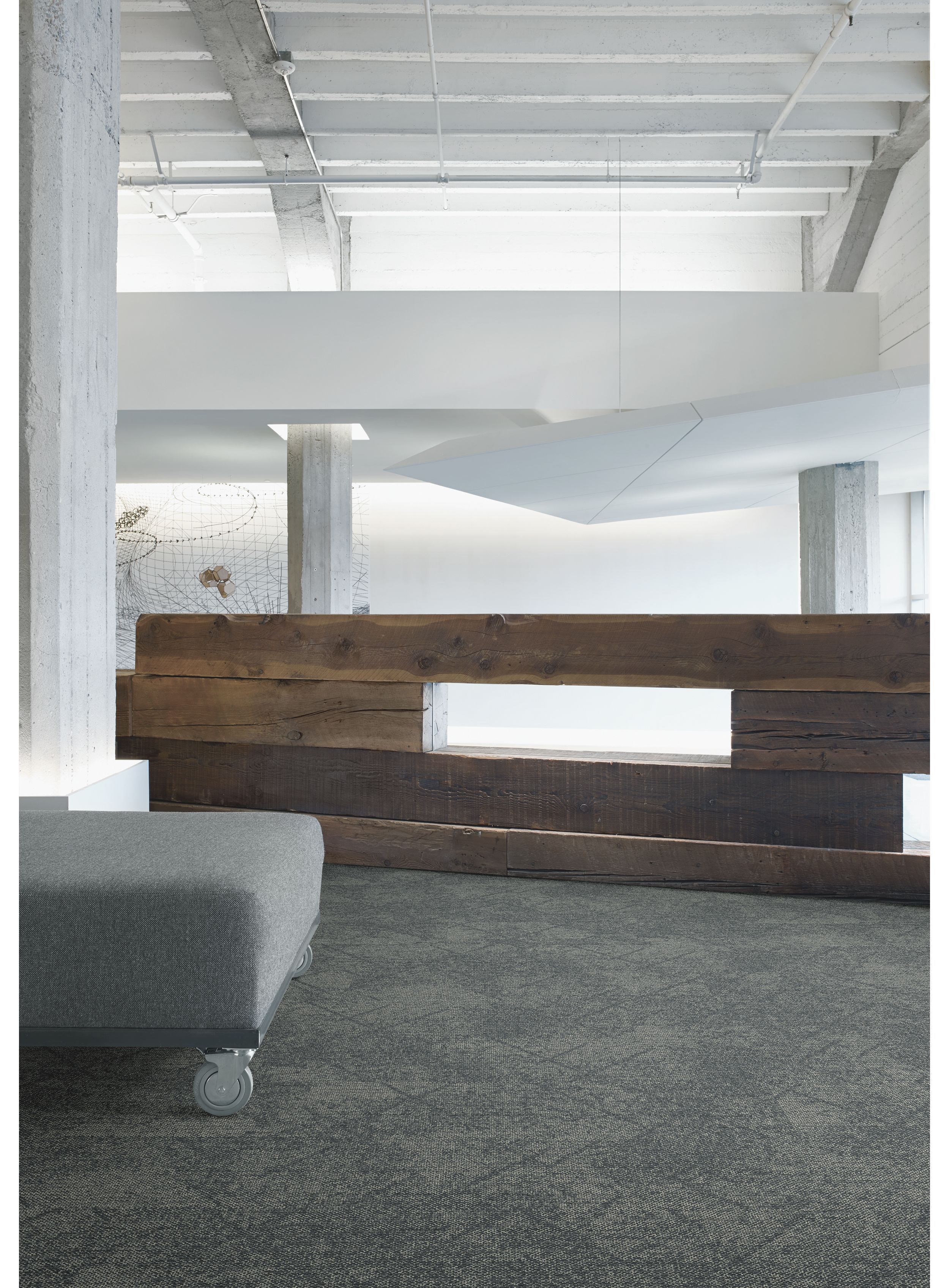 Interface Angle Up plank carpet tile in reception area with wooden desk imagen número 3